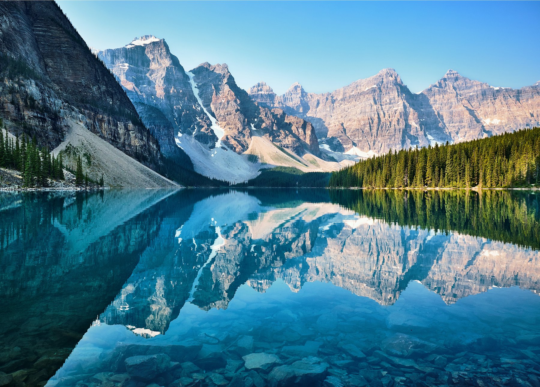 Le lac Moraine dans les Rocheuses canadiennes